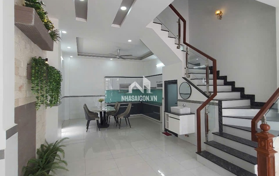 Bán nhà góc 2 mặt tiền đường 11 trường thọ thủ đức TPHCM.Lh 0909428959.